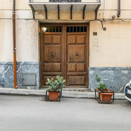 Apartment Palazzo Reale Cozy Palermo
